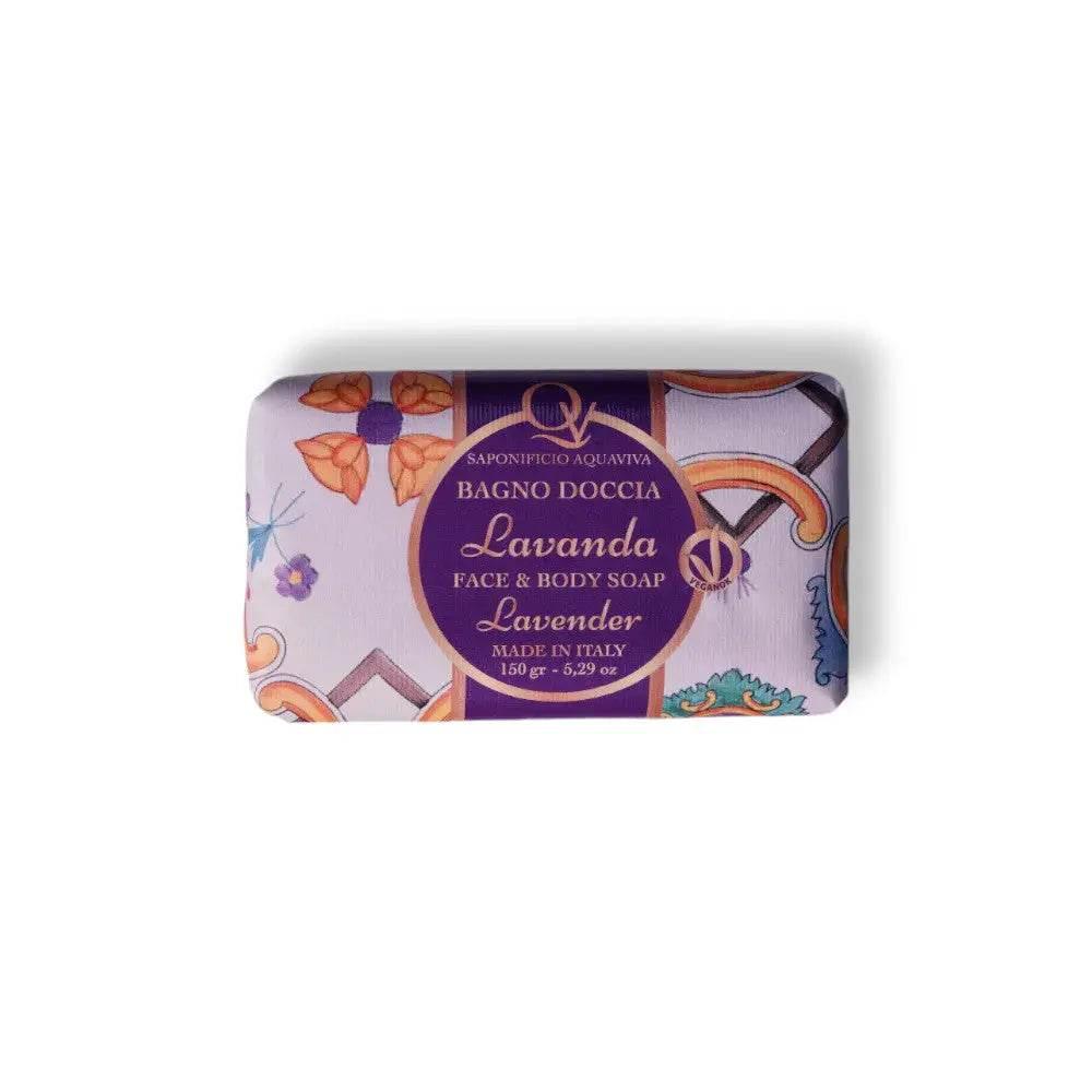 Lila Lavendel Gesichts- und Körperseife mit italienischem Muster, 150g, auf weißem Hintergrund