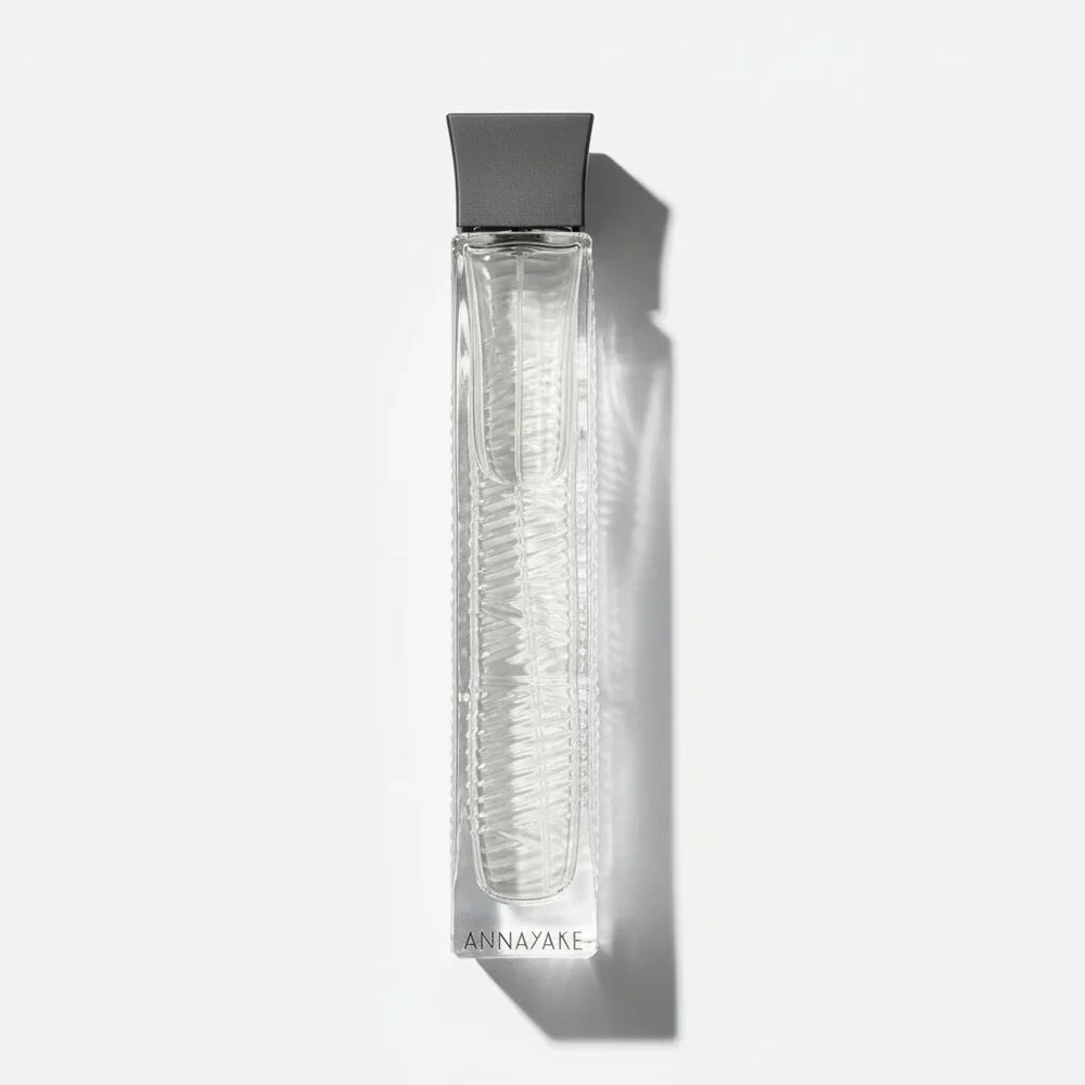 flat-lay-74e1b2e6-20d8-4361-ab01-2ef18668c04e-1jpg-32858 - BLACK ELIXIR - Maison de Parfum